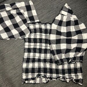 Checkered B&W tub top. Fluffy sleeves